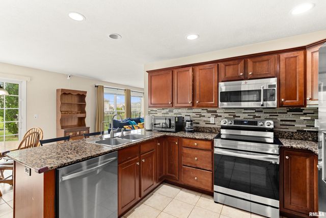 11517 N DUNMORE Drive, Dunlap, IL 61525