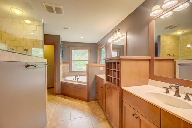 317 Meadow Ridge Court, Hudson, WI 54016
