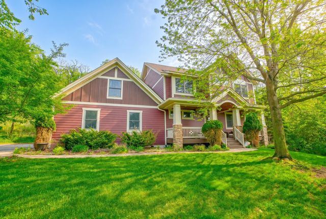 317 Meadow Ridge Court, Hudson, WI 54016