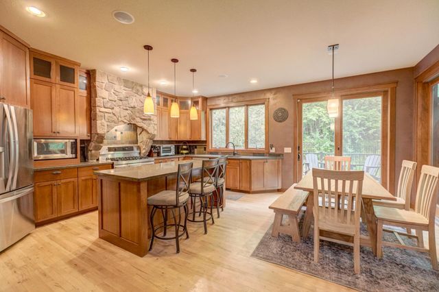 317 Meadow Ridge Court, Hudson, WI 54016