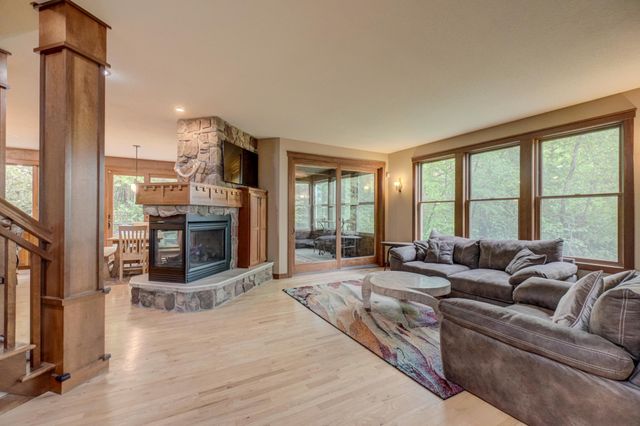 317 Meadow Ridge Court, Hudson, WI 54016