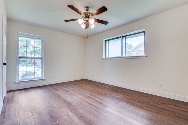 1020 Peach Lane, Desoto, TX 75115