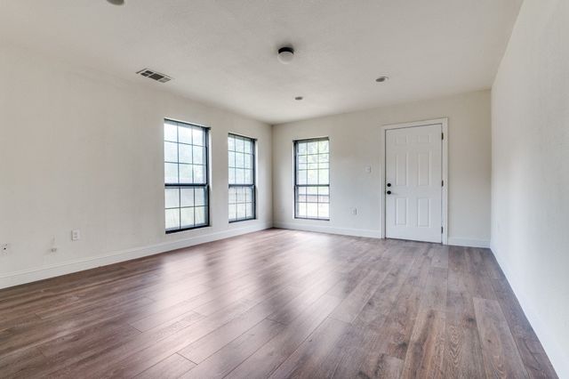 1020 Peach Lane, Desoto, TX 75115
