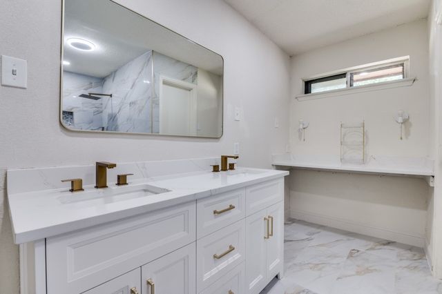 1020 Peach Lane, Desoto, TX 75115