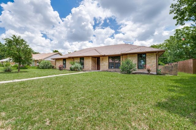 1020 Peach Lane, Desoto, TX 75115