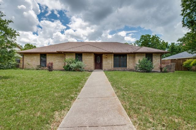 1020 Peach Lane, Desoto, TX 75115