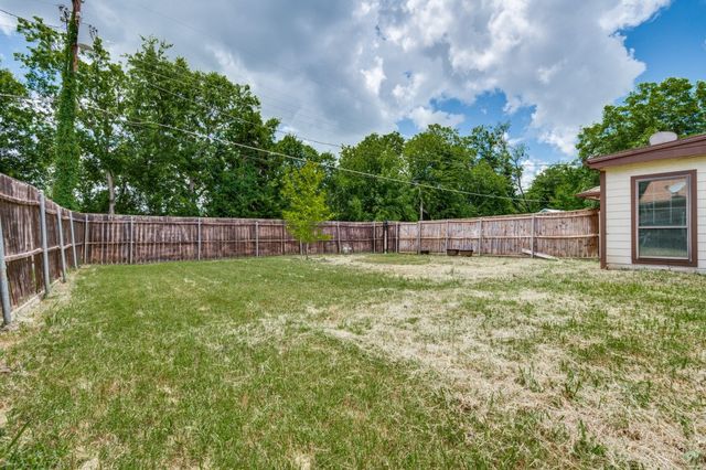 1020 Peach Lane, Desoto, TX 75115