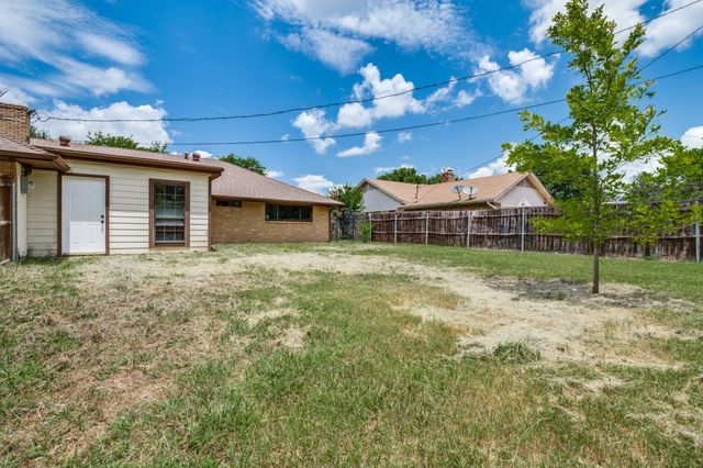 1020 Peach Lane, Desoto, TX 75115