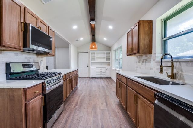 1020 Peach Lane, Desoto, TX 75115