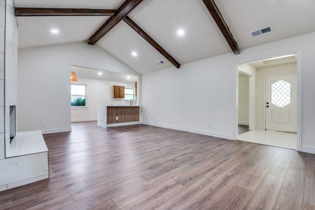 1020 Peach Lane, Desoto, TX 75115
