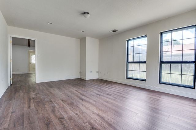 1020 Peach Lane, Desoto, TX 75115