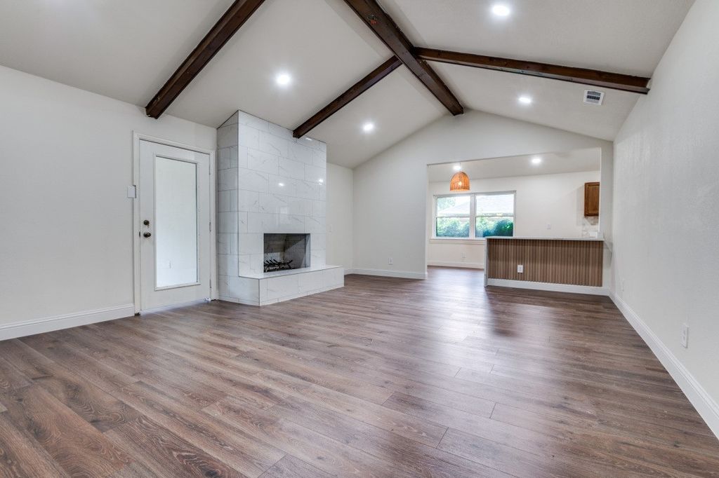 1020 Peach Lane, Desoto, TX 75115
