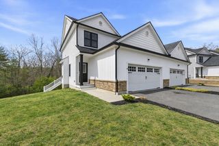 60 Compass Point Dr 29, Douglas, MA 01516