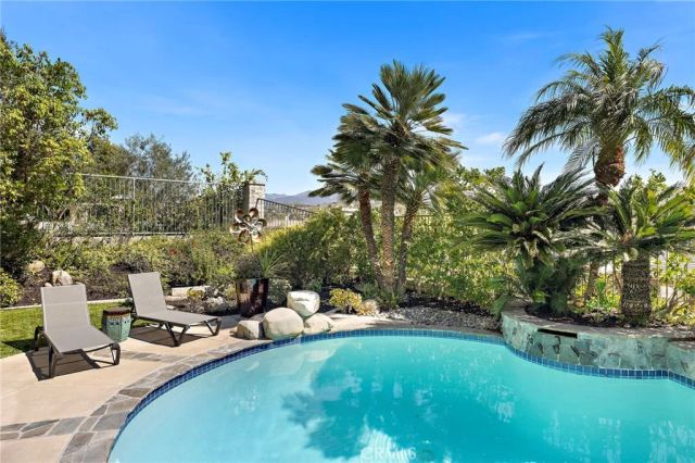 20 Edgewood, Coto De Caza, CA 92679