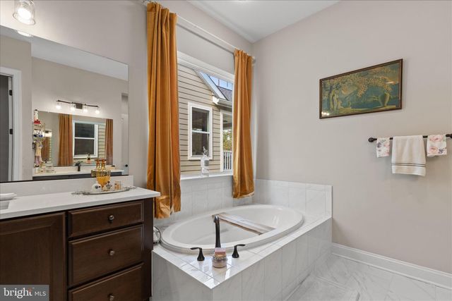 117 MALLARD DR, Lake Frederick, VA 22630