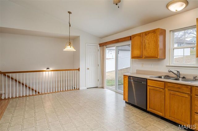 555 Monty View, Washington, MO 63090