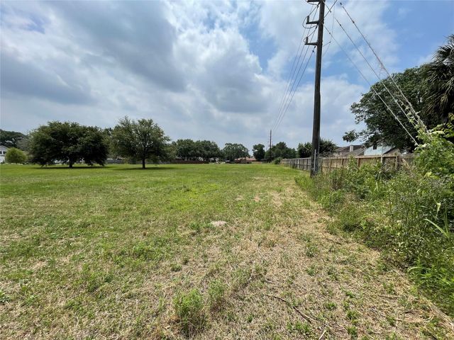 6222 Downwood Forest Drive, Houston, TX 77088