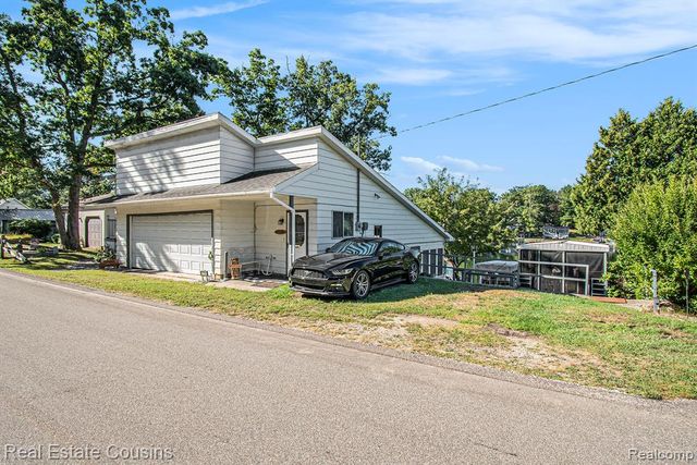 1734 Forest Road, Harrison, MI 48625