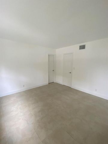560-570 NE 19th Avenue, Deerfield Beach, FL 33441