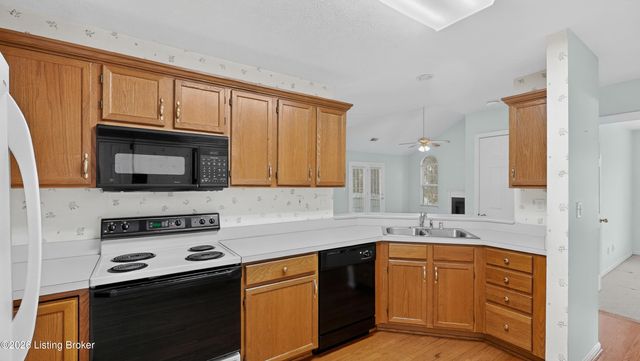 8301 Bellis Way, Lyndon, KY 40242