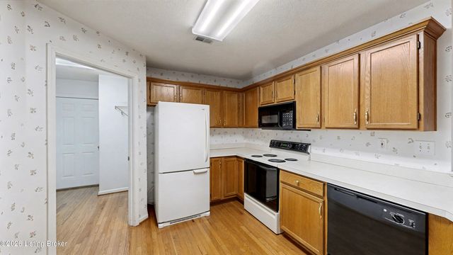 8301 Bellis Way, Lyndon, KY 40242