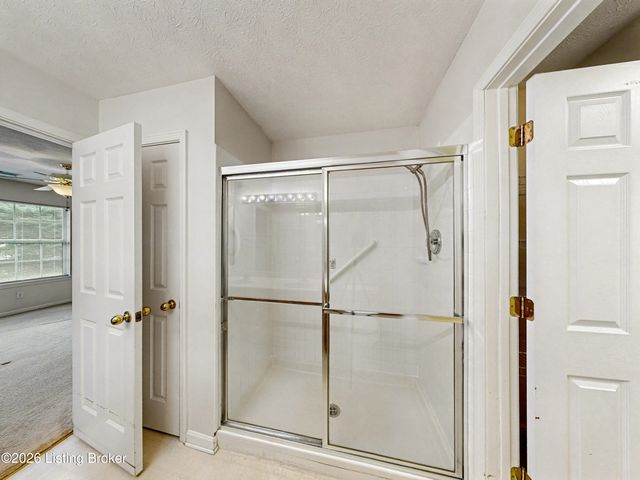 8301 Bellis Way, Lyndon, KY 40242