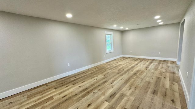 10308a E Business 60, Mountain Grove, MO 65711