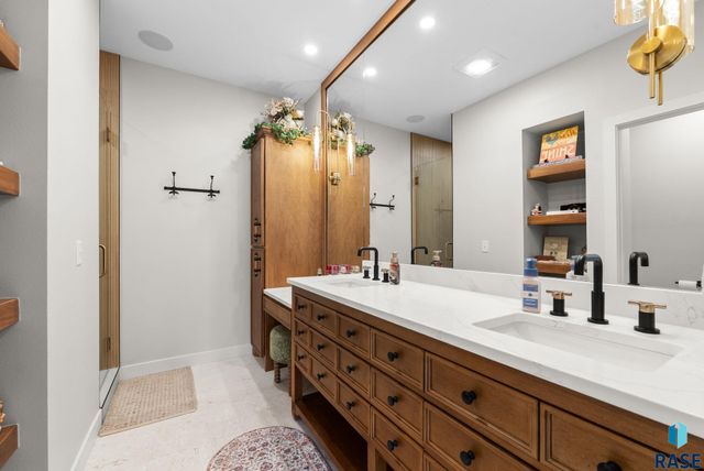 5504 E Morningside Cir Circle, Sioux Falls, SD 57110