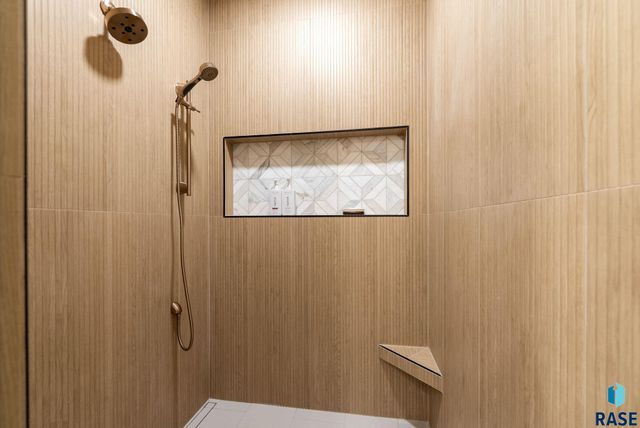 5504 E Morningside Cir Circle, Sioux Falls, SD 57110