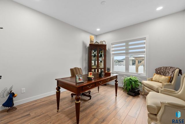 5504 E Morningside Cir Circle, Sioux Falls, SD 57110