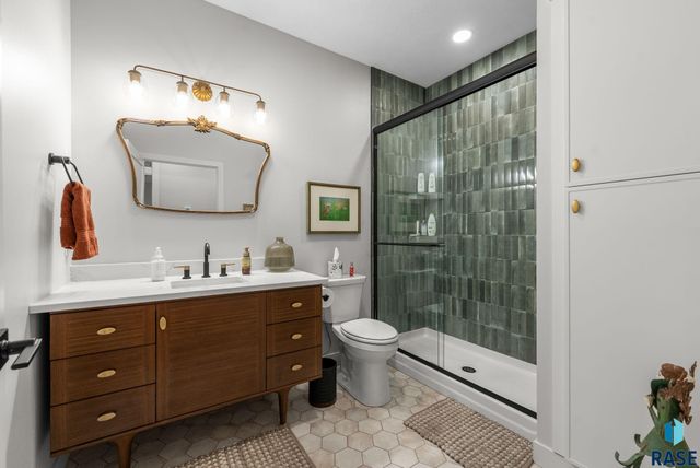 5504 E Morningside Cir Circle, Sioux Falls, SD 57110