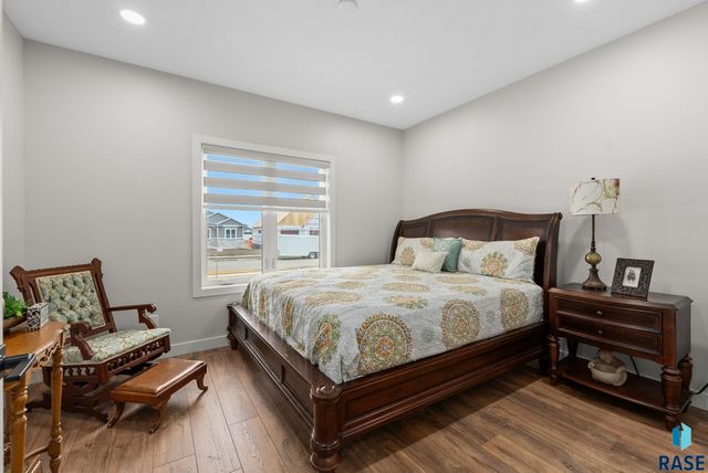 5504 E Morningside Cir Circle, Sioux Falls, SD 57110