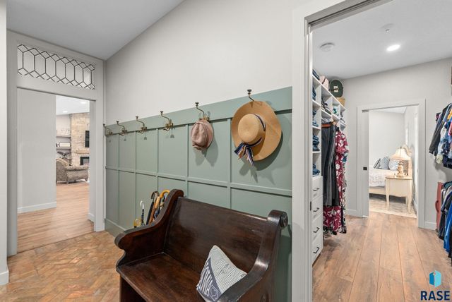 5504 E Morningside Cir Circle, Sioux Falls, SD 57110