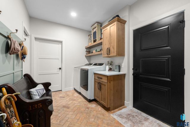 5504 E Morningside Cir Circle, Sioux Falls, SD 57110