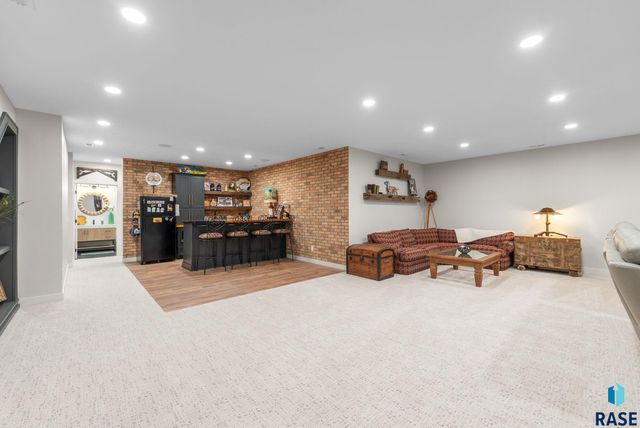 5504 E Morningside Cir Circle, Sioux Falls, SD 57110