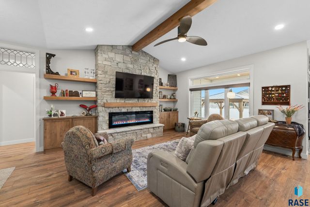 5504 E Morningside Cir Circle, Sioux Falls, SD 57110