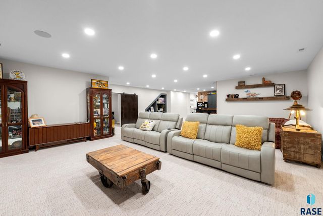 5504 E Morningside Cir Circle, Sioux Falls, SD 57110