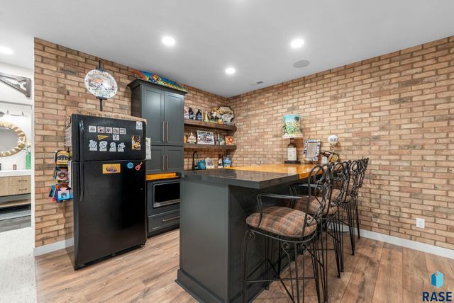 5504 E Morningside Cir Circle, Sioux Falls, SD 57110