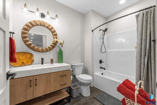 5504 E Morningside Cir Circle, Sioux Falls, SD 57110