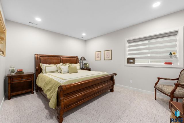 5504 E Morningside Cir Circle, Sioux Falls, SD 57110