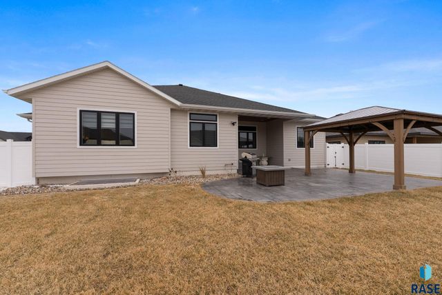 5504 E Morningside Cir Circle, Sioux Falls, SD 57110