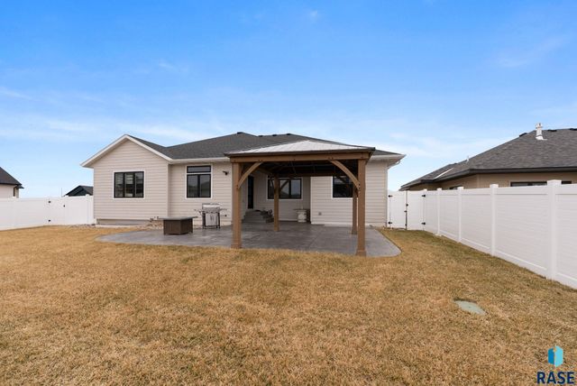 5504 E Morningside Cir Circle, Sioux Falls, SD 57110