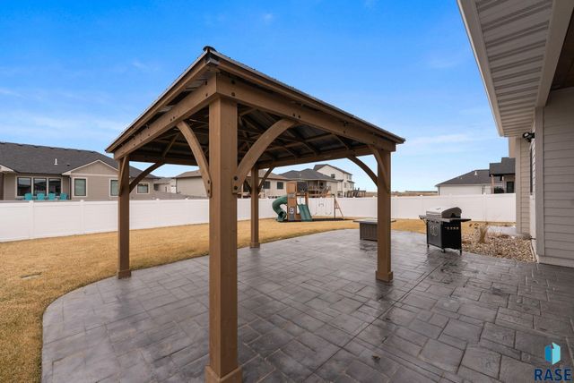 5504 E Morningside Cir Circle, Sioux Falls, SD 57110