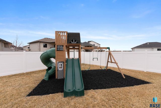 5504 E Morningside Cir Circle, Sioux Falls, SD 57110