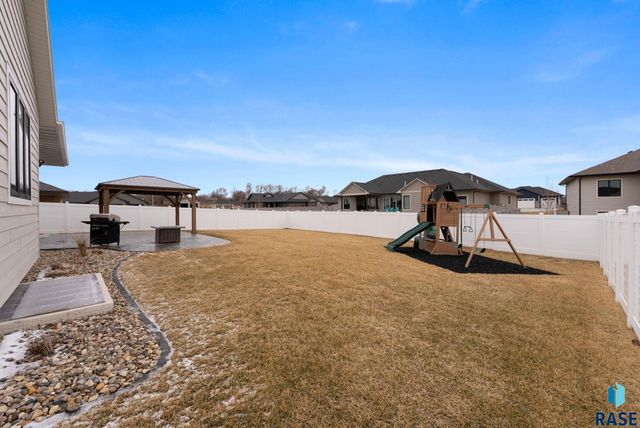 5504 E Morningside Cir Circle, Sioux Falls, SD 57110