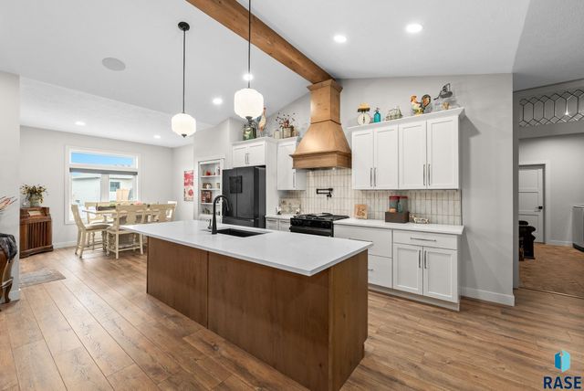 5504 E Morningside Cir Circle, Sioux Falls, SD 57110