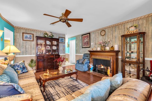 22 Abbey Road, Brick, NJ 08723