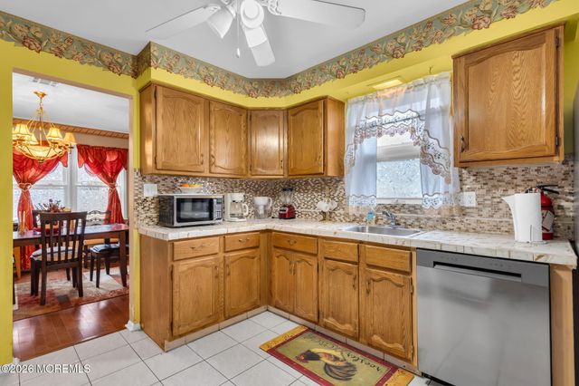 22 Abbey Road, Brick, NJ 08723