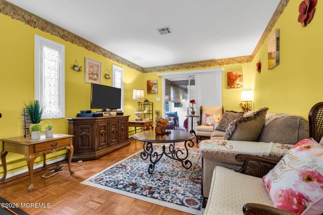 22 Abbey Road, Brick, NJ 08723