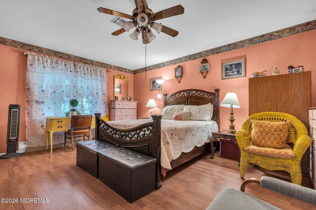 22 Abbey Road, Brick, NJ 08723